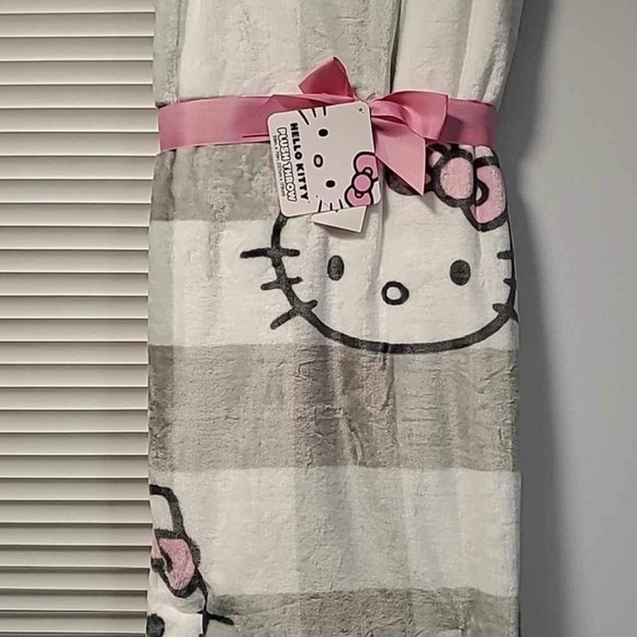 Hello Kitty Gray Blanket & Throw - Picture 1 of 3